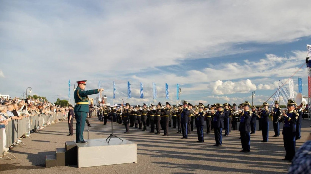 В Архангельске торжественно открыли X фестиваль военно-духовых оркестров «Дирекцион-Норд»