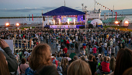 День ВМФ в Архангельске завершился световым шоу под звучание сводного духового оркестра