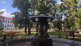 В Петровском парке Архангельска после ремонта заработал старейший городской фонтан
